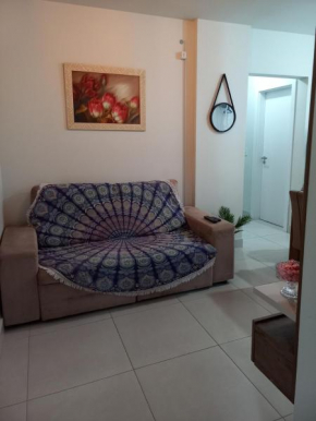 Espaço inteiro com mesa de trabalho